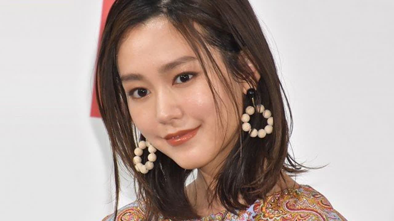 桐谷美玲、愛犬とまったりオフショット 「翔平くんが撮ったのかな」「すっぴん?」と反響