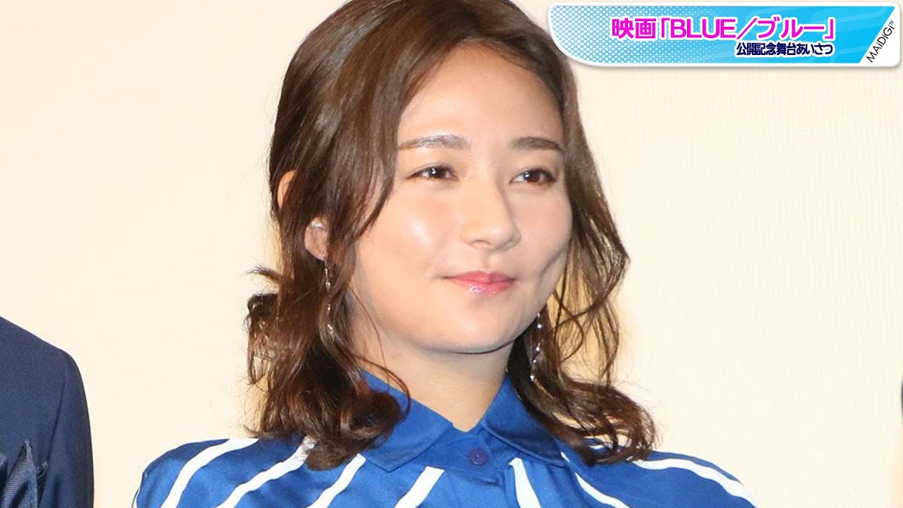 木村文乃、個性派シャツワンピでほっそり美脚 ハーフアップでフェミニンムード