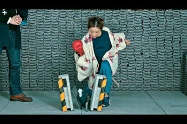 石原さとみ、瓦割りにチャレンジ!