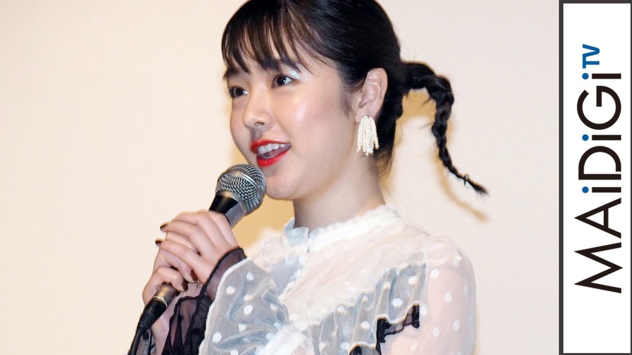 唐田えりか、MOREモデルがドット×プリーツでガーリーに 真っ赤なリップをアクセントに