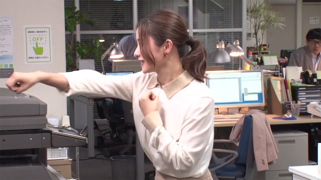石原さとみ、ヒール姿で激しくシャドーボクシング 練習姿収めたメーキング映像も公開