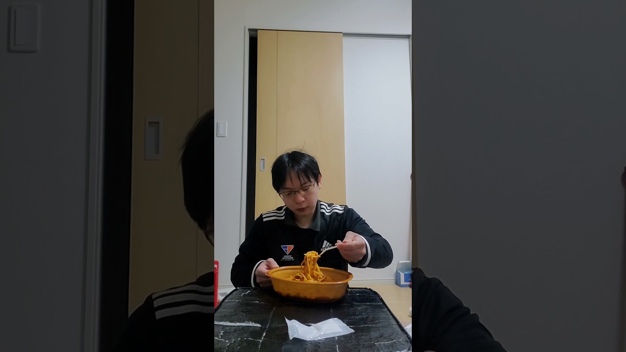 大暴落】仮想通貨ビットコインが500万円割れた理由をファミマのパスタを食べながら解説!