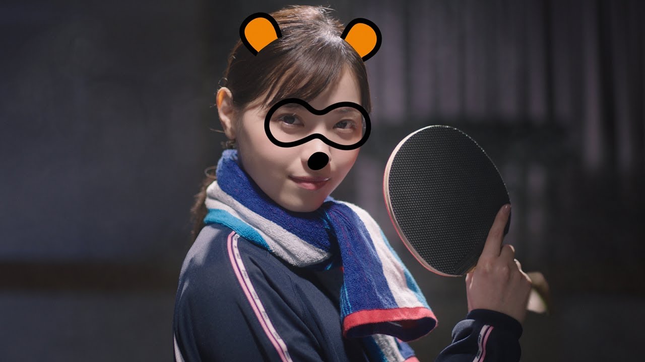 西野七瀬、ジャージー姿のポンタに変身?華麗にバックスマッシュ披露 au「意識高すぎ!高杉くん」新CM「スポーツ大会」編