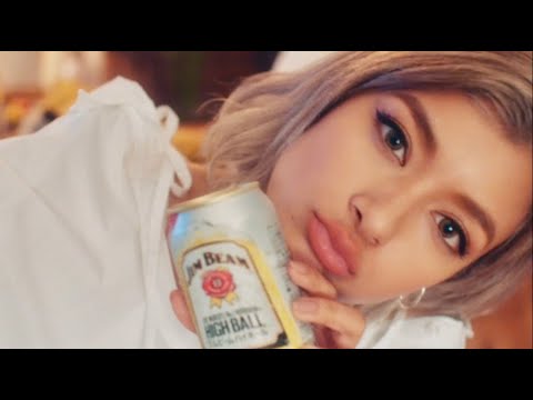 ショートボブヘアのローラとまるでお友達気分!?/ジムビームCM