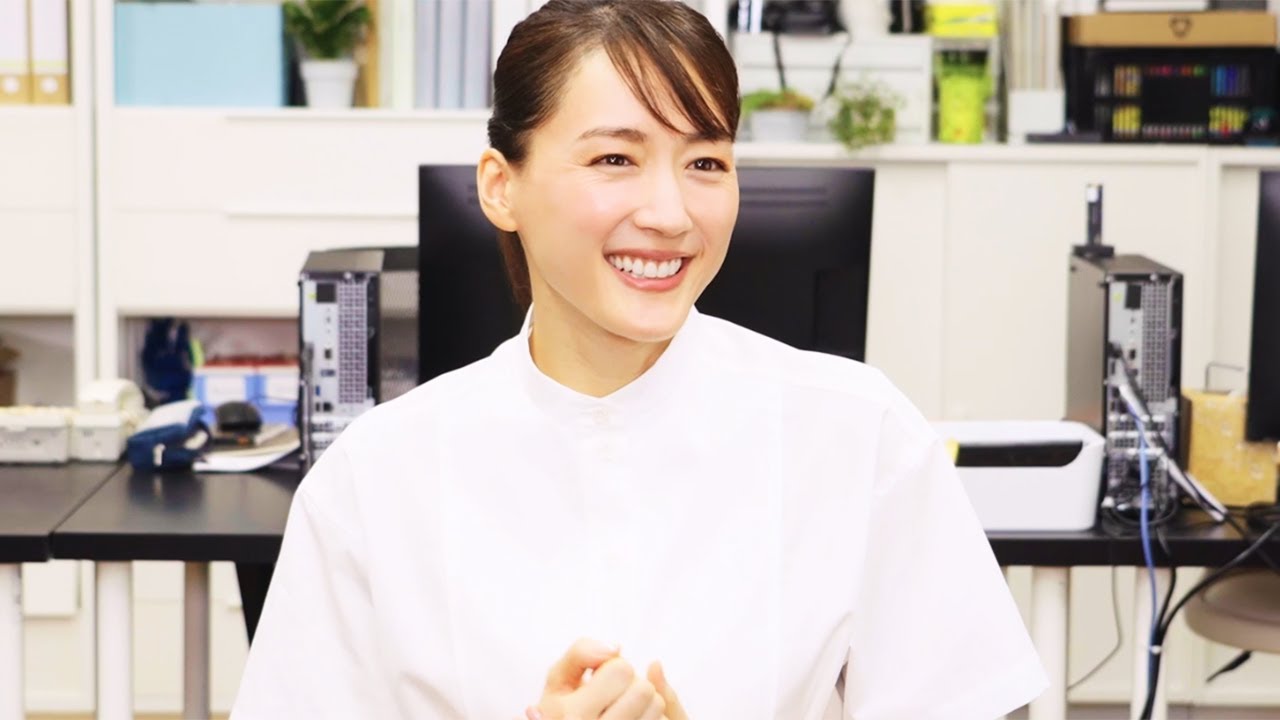 綾瀬はるか、得意の早口言葉を披露! 成功?失敗?思わず笑ってしまう姿も NTTドコモ新CM「あなたと世界を変えていく。」人間拡張編インタビュー