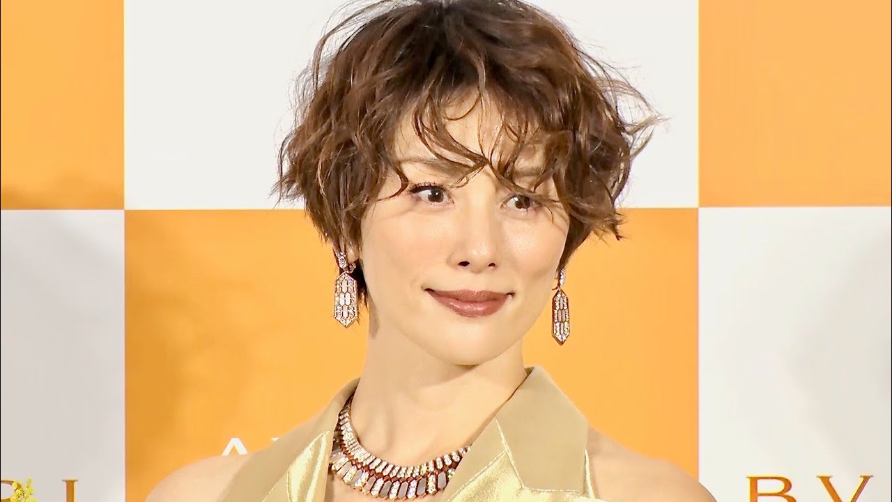米倉涼子、総額4600万円超ブルガリジュエリーで美しさ際立つ/「BVLGARI AVRORA AWARDS 2022」国際女性デー 記者会見