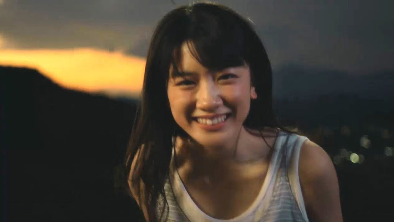 永野芽郁、キュートな笑顔で手招き「早く!」 BUMP OF CHICKEN曲と“最高の夏”満喫 アサヒ飲料『カルピスウォーター』新CM「青春と花火」編&メイキング