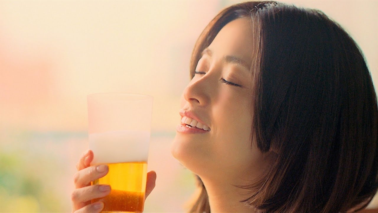 上戸彩、ニッチェ近藤と再会でうれし泣き!幸せで“晴れやか”な表情/「クリアアサヒ 」CM+メイキング+インタビュー