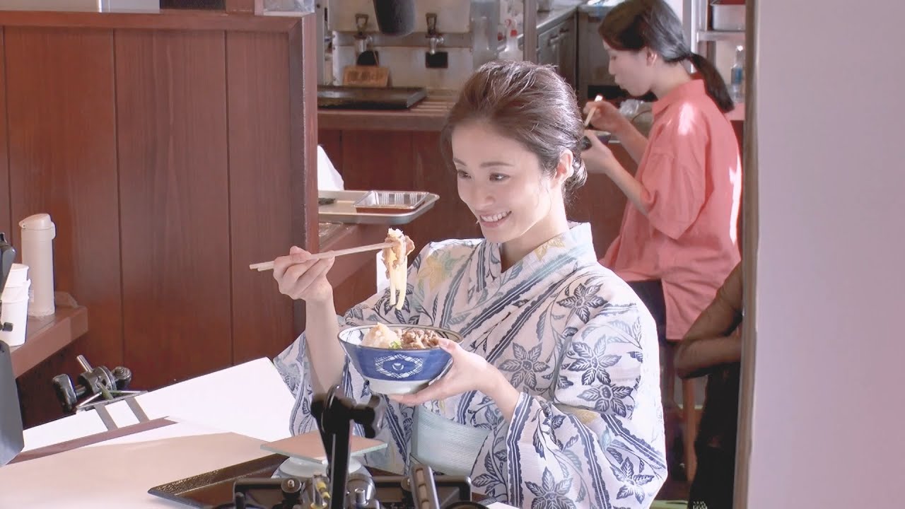 上戸彩が浴衣姿でうどんをすする!丸亀製麺CMメイキング