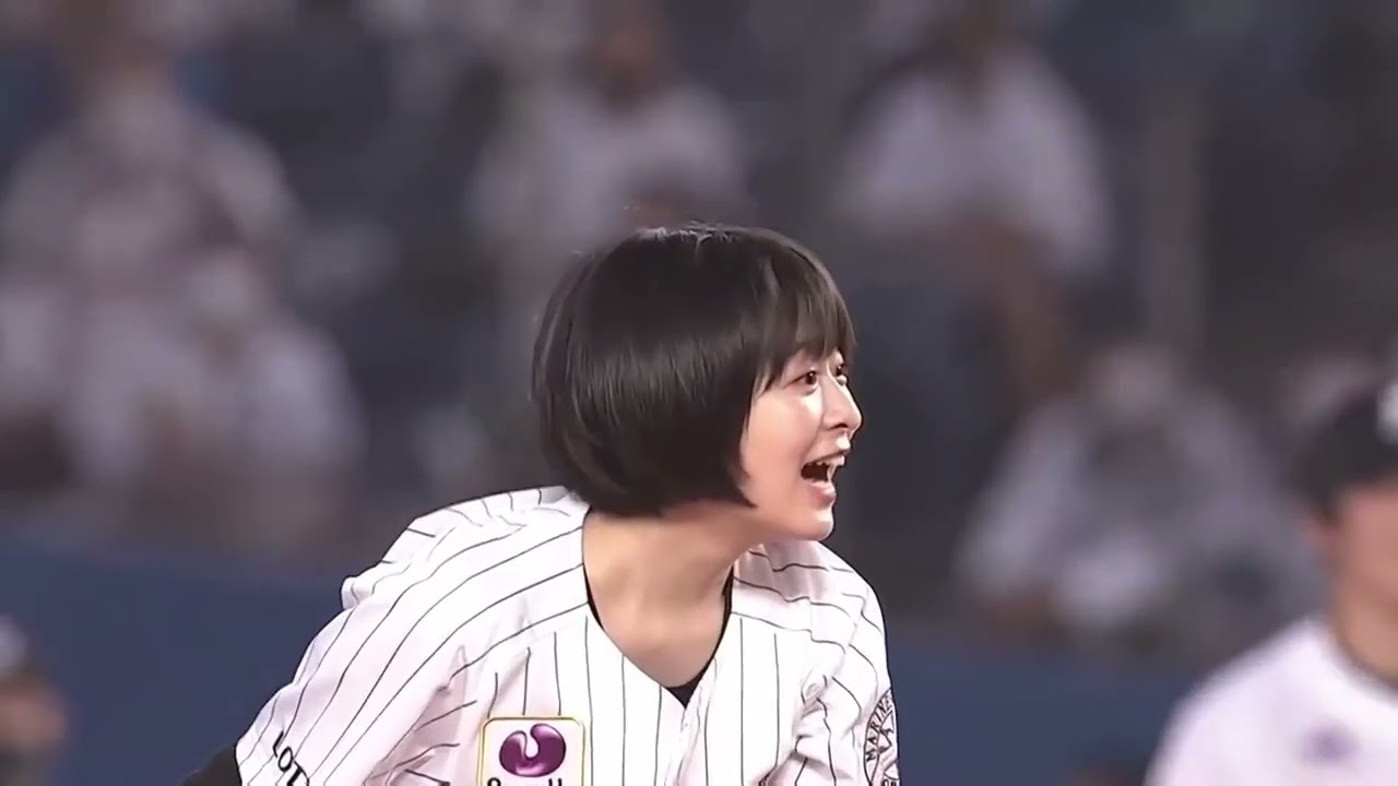野球【悲劇】始球式なのにホームランを打たれる森七菜