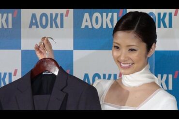 上戸彩、スーツ丸洗いに挑戦