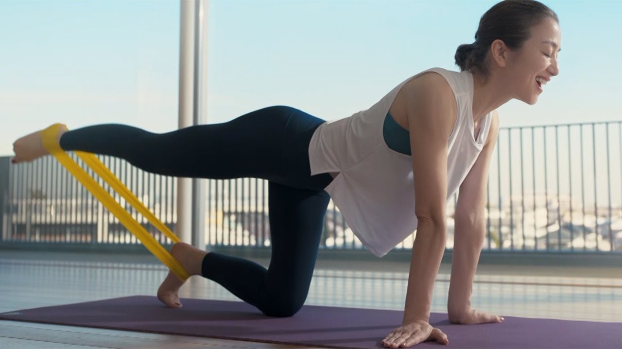 鈴木京香、美スタイル際立つ!トレーニング姿披露 「サントリー セサミンEX」新CM