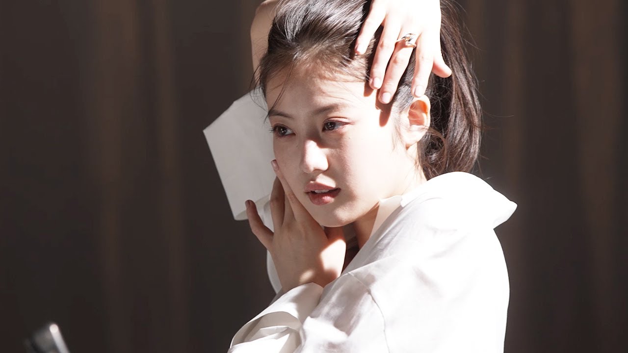 今田美桜、大人っぽい表情にドキッ!ポニテ姿でキュートな笑顔も 「ファシオ」新テレビCM「なじむ、らしさ、つづく。」編&メーキング