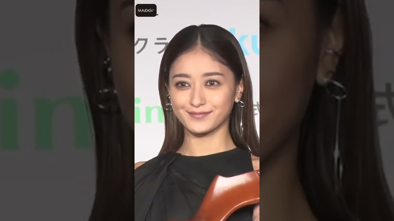 みちょぱ、超ミニボトムで美脚すらり「第18回 クラリーノ美脚大賞2022」【MAiDiGi TV】