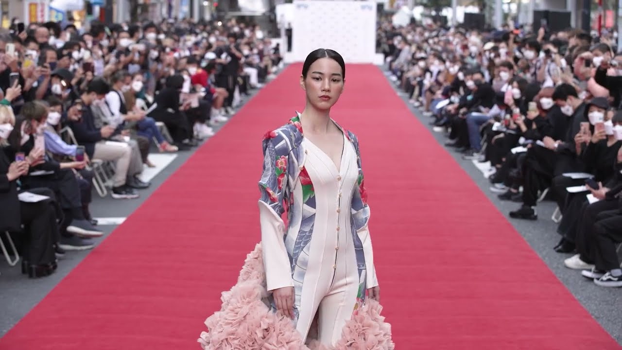 のん、路上ランウェイショー「SHIBUYA RUNWAY」に登場