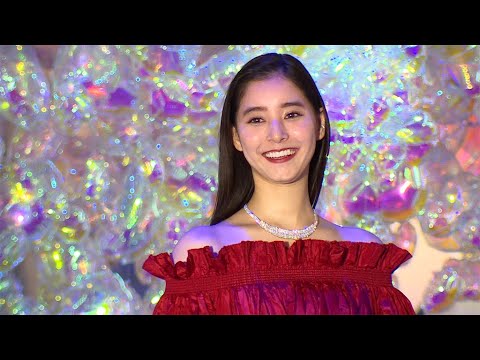 新木優子、肩出しドレス姿で点灯式(表参道ヒルズ クリスマスイルミネーション2022 点灯式 /新木優子)