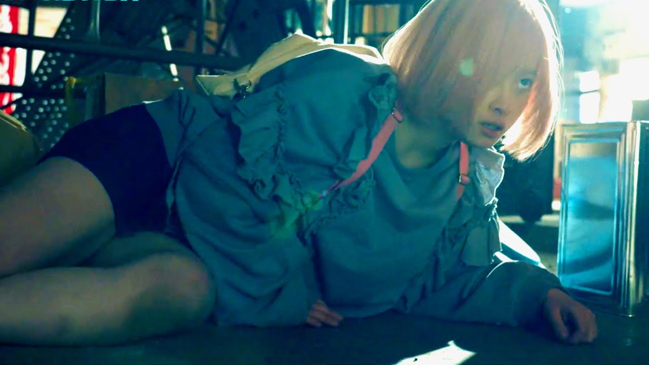 橋本環奈、飛び蹴り連発も城田優に蹴散らされ絶体絶命!映画『バイオレンスアクション』本編映像