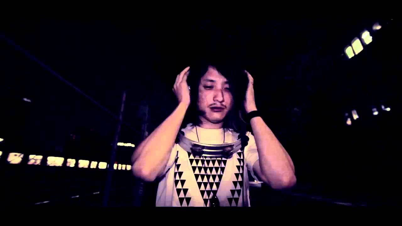 アルカラ “半径30cmの中を知らない” (Official Music Video)