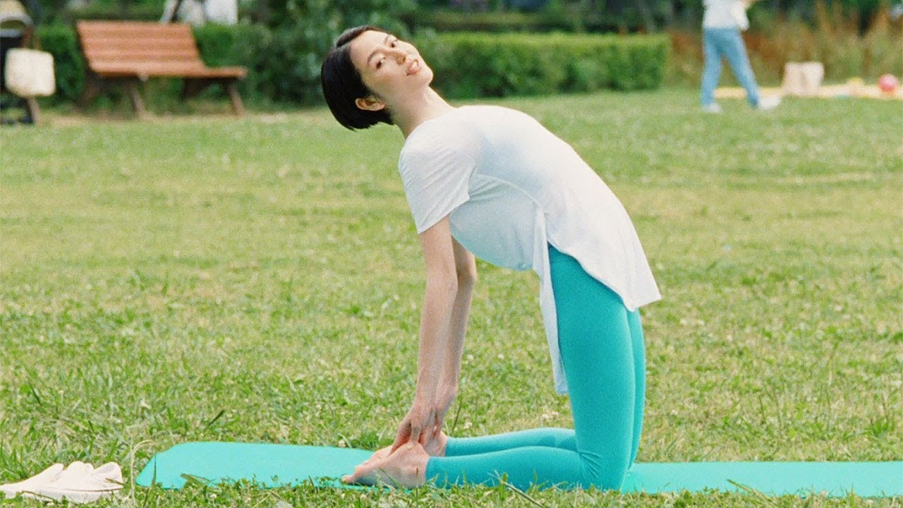長澤まさみ、公園でヨガポーズ連発 クボタ新CM「クボタが描く未来 スマートウォーターソリューション」編