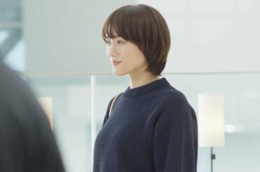 綾瀬はるか、キュートな笑顔が印象的 空港を颯爽と歩く/「踏み出してよかった一歩」も語る ユニクロ新CM「LifeとWear/空港篇」メーキング&インタビュー