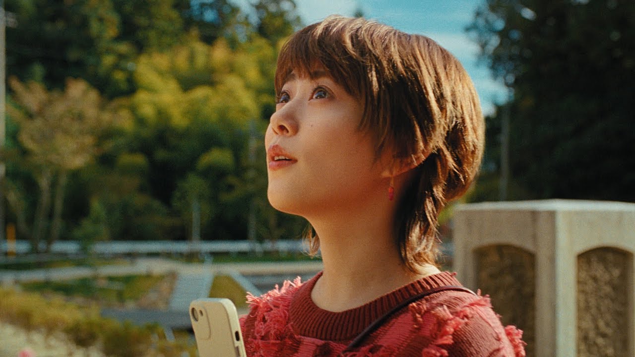 高畑充希、岡山で“坂歩き” リザードン&ニャビーらも登場 「ポケモン GO」新CM「日本の坂をGO しよう 岡山・吹屋ふるさと村篇」