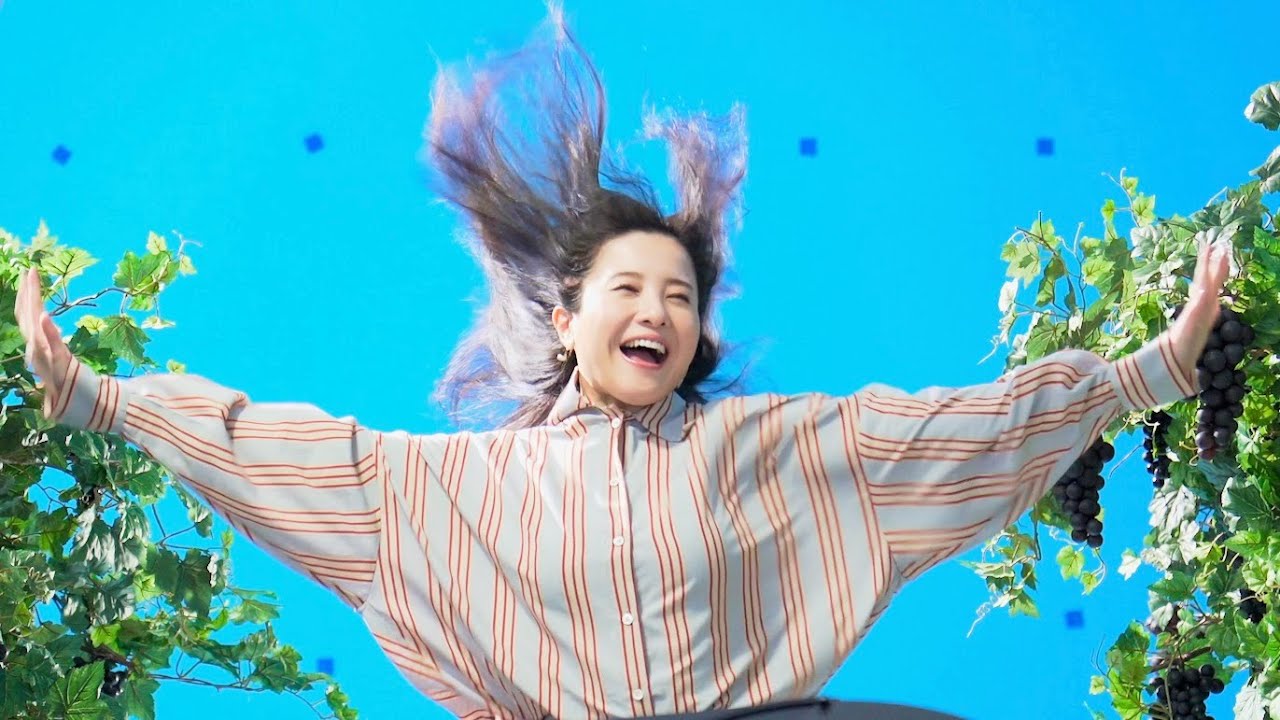 吉高由里子、風に吹かれるシーンが予想外の強風!「罰ゲームのやつ!?」/グリコ「アイスの実」CM+メイキング+インタビュー