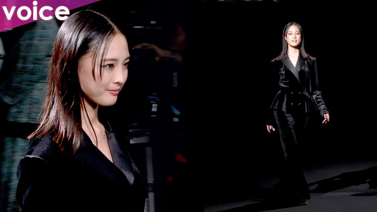 大友花恋、しっとり大人の装い シックなドレス姿でブラックカーペット:Harper‘s BAZAAR 10th Anniversary Event