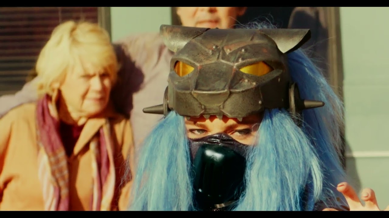 内田真礼、関智一ら豪華声優陣がまさかの集結!『唐獅子仮面/LION-GIRL』吹替版予告編(15歳未満は見ちゃダメ)