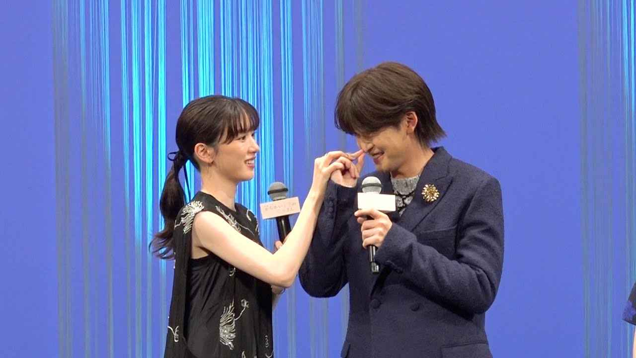 高橋文哉、永野芽郁からの急接近に照れ 密着ハプニング発生にファン悲鳴「汗出てきた…(笑)」 映画『からかい上手の高木さん』完成披露舞台あいさつ