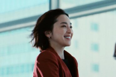 中村アン、真っ赤なスーツ姿で7本連続ダッシュ！停電のアクシデントも終始笑顔で撮影に臨む　「東京ダービー（Jpn）」新CM「平日に、三冠を。Dirt Dream.TCK 東京ダービー篇」