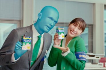 広瀬アリス、流ちょうすぎる英語の発音でドヤ顔！？　　サロンパス新TV-CM「すぐ貼る課　登場」篇