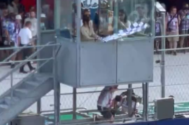 240505 チェッカーフラッグを振るリサ @ F1 グランプリ マイアミ