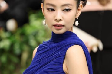 240506 ジェニーのメットガラメイクアップのクローズアップ