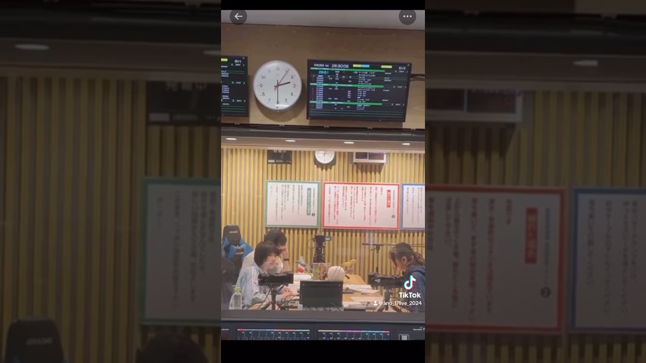 あのアニ「ぶつかって中身が入れ替わったあのちゃんとりらちゃん」 あのアニ「ぶつかって中身が入れ替わったあのちゃんとりらちゃん」