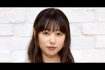T2- 桜井日奈子、太もも輝く“超ミニ”姿のオフショットに反響「色っぽい」「魅力的で可愛い」