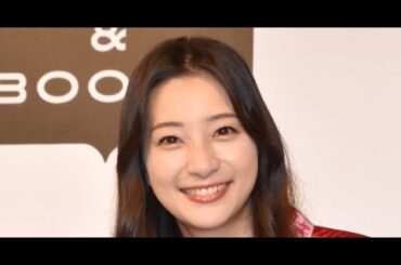 T2- 足立梨花、夫をガン見で照れ 夫婦ショットに大反響「こっちが照れる」「ほっこり」
