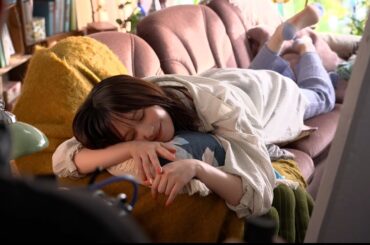 本田翼、“ありのまま”の休日を覗き見！？素の表情でソファにゴロゴロ「がんばら、なーいっと。」　ohora新TVCM「つーさんの休日」篇＆メイキング