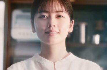 小芝風花出演／コカ・コーラシステム「やかんの麦茶 from 爽健美茶」新CM「おかえり。麦茶冷えてるよ。」篇