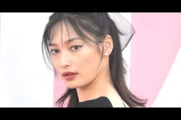 T2- 大政絢、大胆美背中あらわなワンピースで艶やかに 夏は「北海道に戻って涼しさを満喫したい」