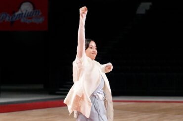 広瀬すず、バスケ・千葉ジェッツの新ホームでシュートに挑戦！大歓声に包まれ喜びのガッツポーズ＆ドヤ顔も　「三井のすずちゃん」シリーズ新TVCM「LaLa arena」篇