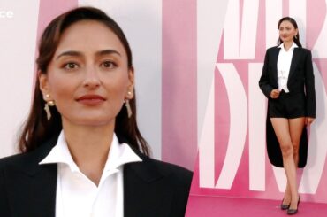 長谷川潤「今年の夏は…」美脚全開、美スタイル際立つショーパン＆タキシードコーデ