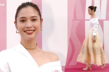 広瀬アリスの愛とは「自己犠牲」アシンメトリートップスで美肩出し