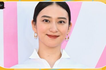 武井咲、白シャツで清涼感のある上品コーデ　リボン×パールパンプスを合わせて