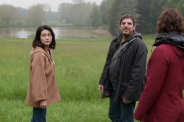 柴咲コウ、フランス人俳優と流ちょうな英語で段取り確認！　『蛇の道』メイキング映像