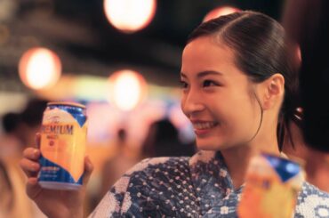広瀬すず、夏らしさ溢れる浴衣姿披露！爽やか笑顔でビールで乾杯　「ザ・プレミアム・モルツ」新TVCM「いい日、プレモル。夏祭り」篇