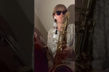 【テナーサックス】【吹いてみた】初KO勝ち/椎名林檎とのっち💥🤛　大好きな女神達がまさかまさかのコラボという事で野生のベーシストと一緒に演奏してみました　#エポソサをカナダへ