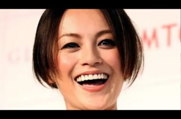 牧瀬里穂、エッフェル塔バックに夫婦ラブラブショット　世界的スターとの交流も