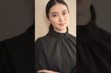 夫・TAKAHIROも「いいね！」武井咲、ヘルシー＆ビューティなオールブラックコーデの女性誌表紙ショットが神々しい