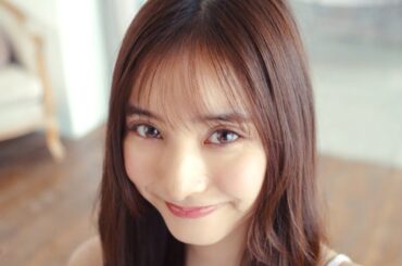 新木優子、肩見せ＆あざとい上目遣いにドキッ！「全方位カワイイ」カラコン新CMが公開