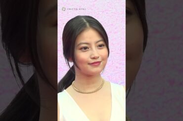 今田美桜、胸元大胆披露のヌーディーなドレス姿でカルティエ展覧会に登場 #今田美桜 #shorts